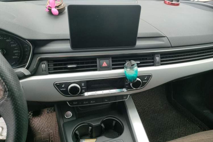 Used Audi A5 2017 Cabriolet 40 TFSI Fashion Model Audio And AC Panel