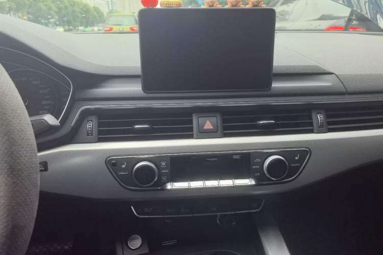 Used Audi A5 2017 Sportback 40 TFSI Fashion Model Audio And AC Panel