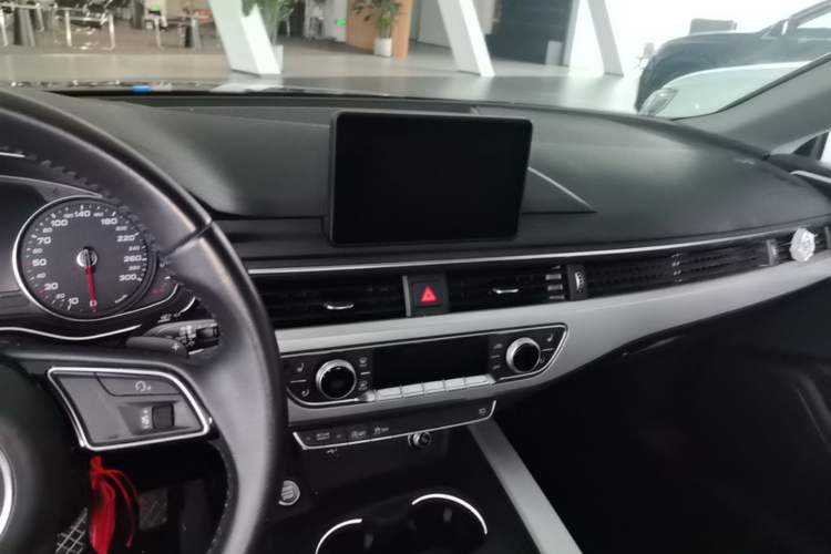 Used Audi A5 2017 Coupe 40 TFSI Fashion Model Audio And AC Panel