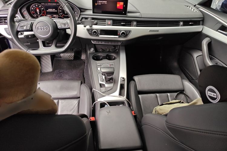 Used Audi A5 2017 Coupe 45 TFSI quattro Sport Edition Center Console