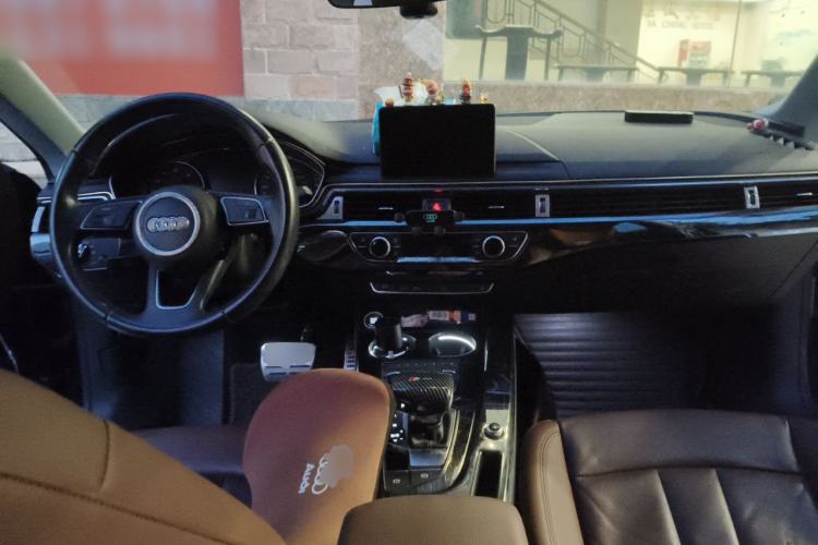 Used Audi A5 2017 Sportback 40 TFSI Fashion Model Center Console