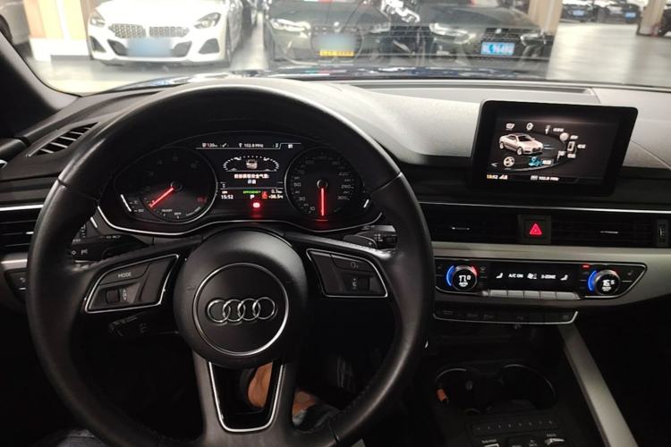 Used Audi A5 2017 Cabriolet 40 TFSI Fashion Model Center Console