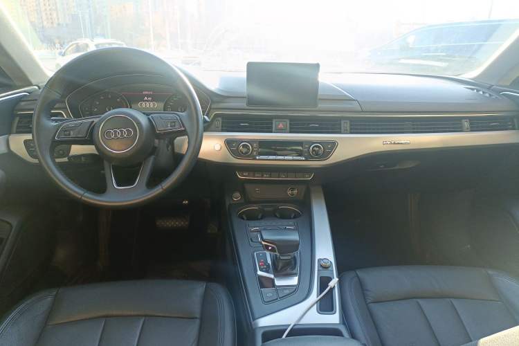 Used Audi A5 2017 Sportback 40 TFSI Fashion Model Center Console