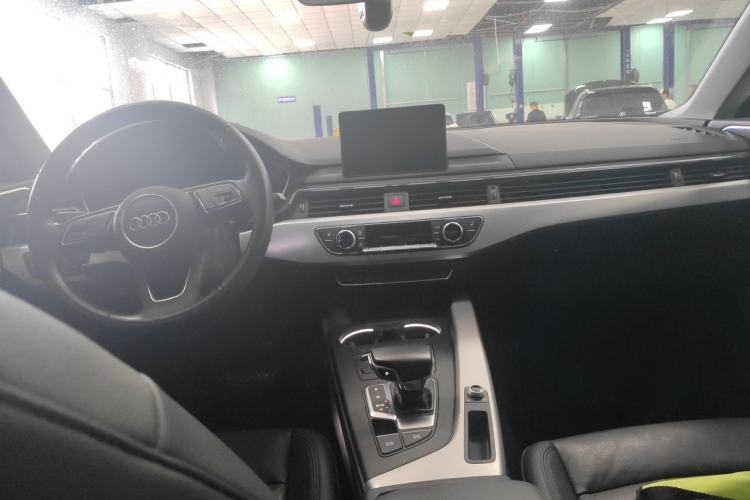 Used Audi A5 2017 Sportback 40 TFSI Fashion Model Center Console