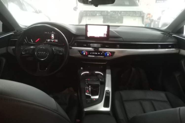 Used Audi A5 2017 Sportback 40 TFSI Fashion Model Center Console