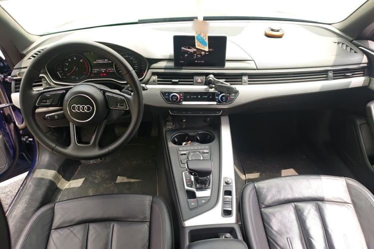 Used Audi A5 2017 Cabriolet 40 TFSI Fashion Model Center Console