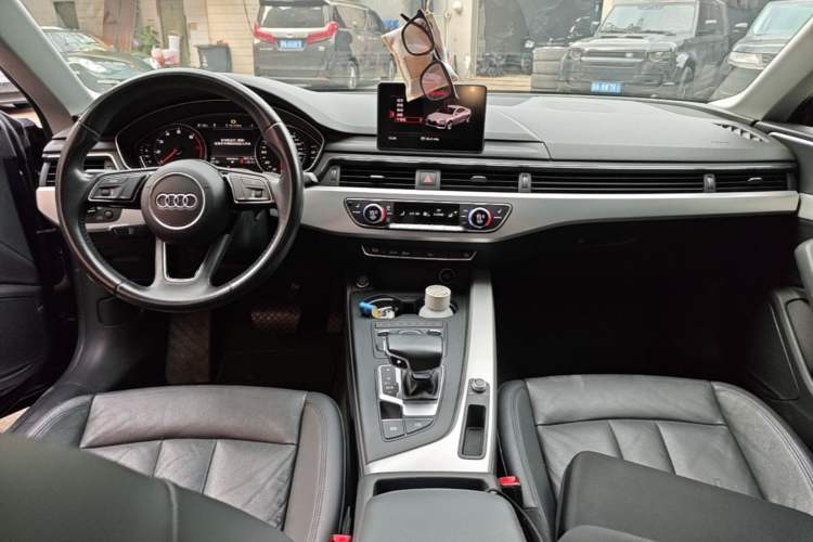 Used Audi A5 2017 Coupe 40 TFSI Fashion Model Center Console