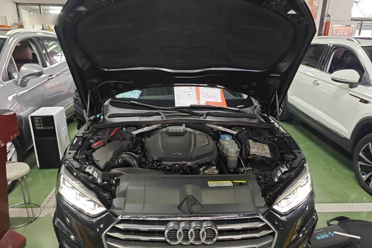 Used Audi A5 2017 Sportback 45 TFSI Fashion Model Engine Bay