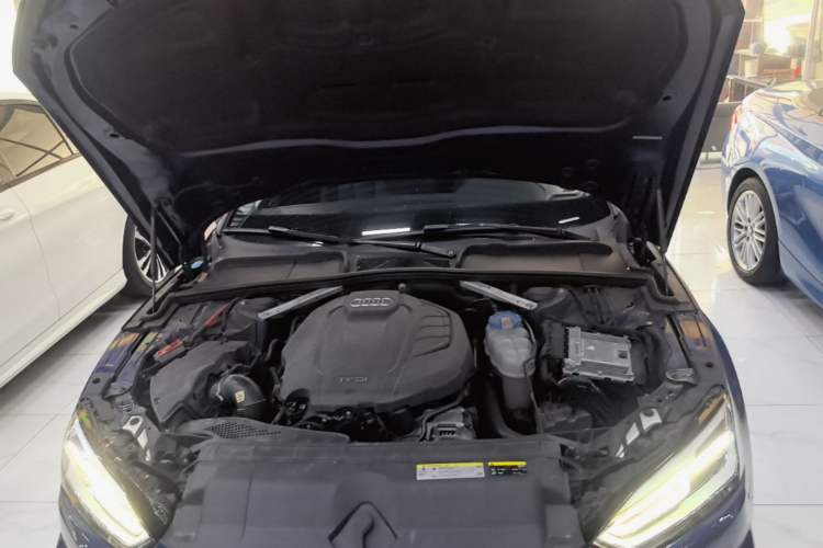 Used Audi A5 2017 Sportback 40 TFSI Fashion Model Engine Bay