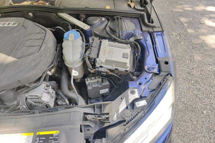 Used Audi A5 2017 Sportback 40 TFSI Fashion Model Engine Bay Left