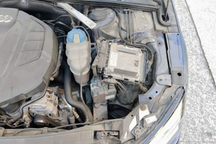 Used Audi A5 2017 Coupe 40 TFSI Fashion Model Engine Bay Left