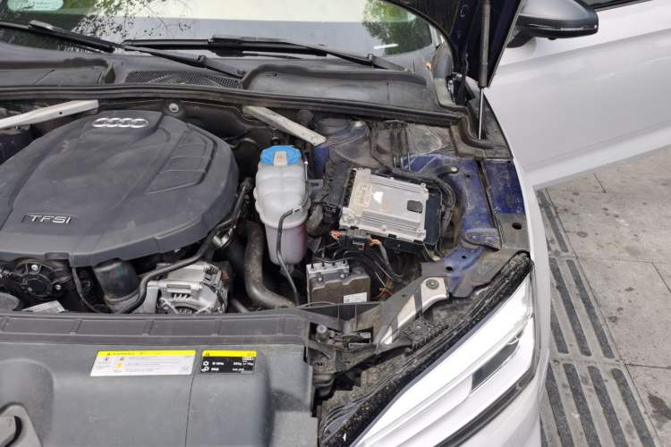 Used Audi A5 2017 Coupe 40 TFSI Fashion Model Engine Bay Left