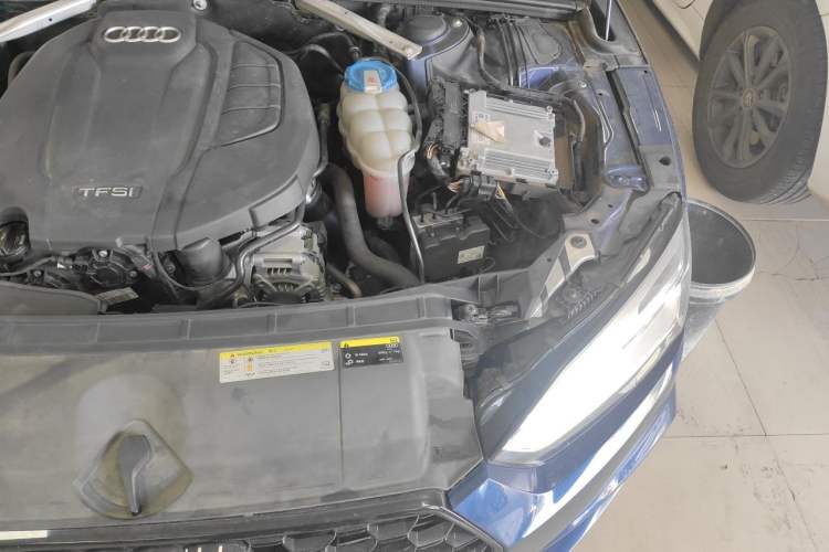 Used Audi A5 2017 Sportback 40 TFSI Fashion Model Engine Bay Left