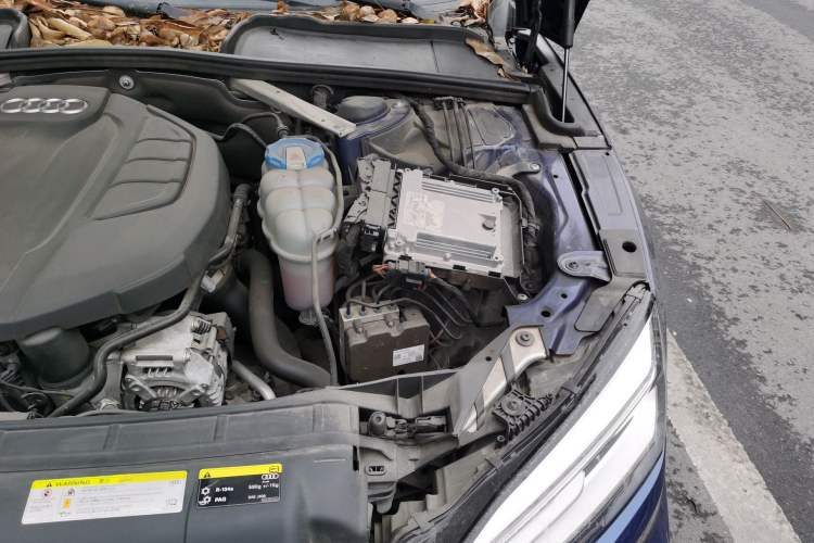 Used Audi A5 2017 Coupe 40 TFSI Fashion Model Engine Bay Left