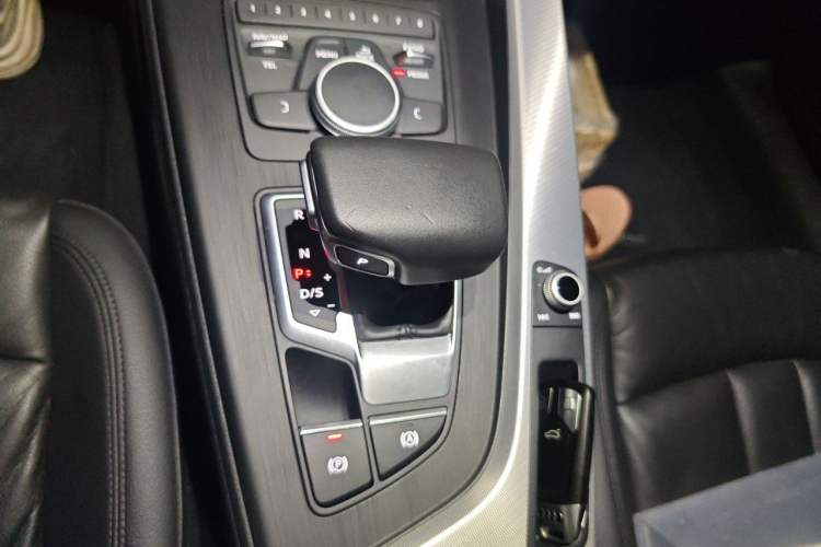 Used Audi A5 2017 Coupe 40 TFSI Fashion Model Gear Lever