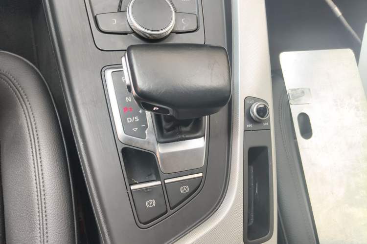 Used Audi A5 2017 Sportback 45 TFSI Fashion Model Gear Lever