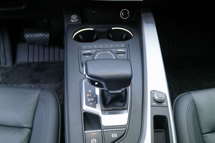 Used Audi A5 2017 Sportback 40 TFSI Fashion Model Gear Lever
