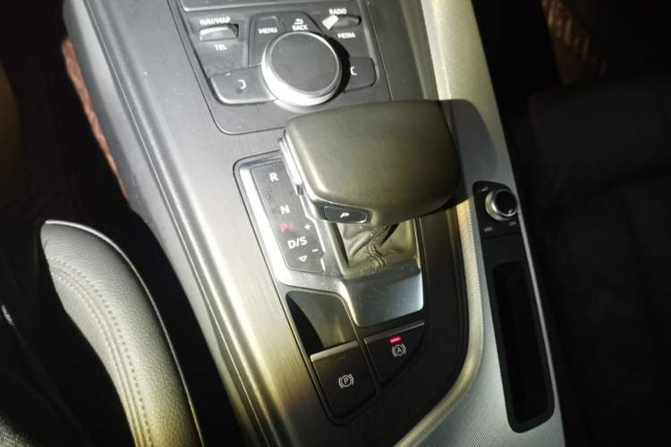 Used Audi A5 2017 Sportback 45 TFSI Fashion Model Gear Lever