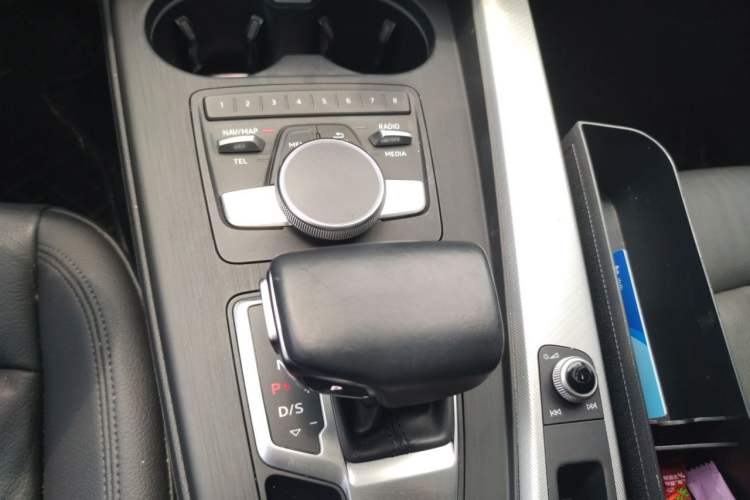 Used Audi A5 2017 Sportback 40 TFSI Fashion Model Gear Lever