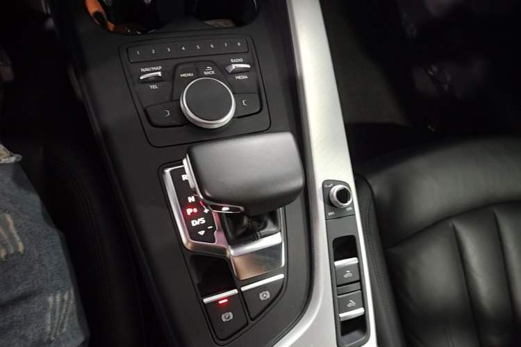 Used Audi A5 2017 Cabriolet 40 TFSI Fashion Model Gear Lever