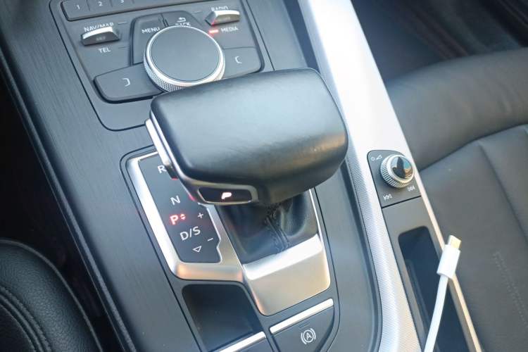 Used Audi A5 2017 Sportback 40 TFSI Fashion Model Gear Lever