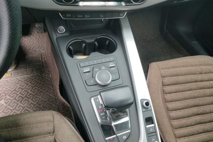 Used Audi A5 2017 Cabriolet 40 TFSI Fashion Model Gear Lever