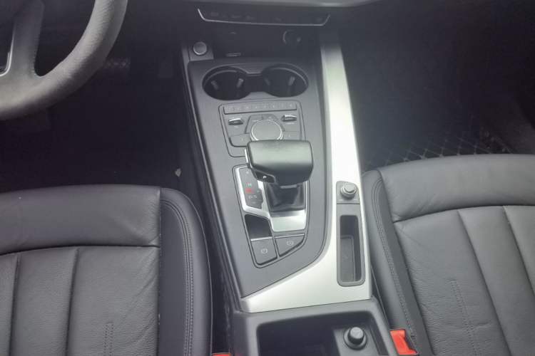 Used Audi A5 2017 Sportback 40 TFSI Fashion Model Gear Lever