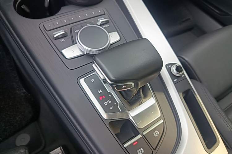 Used Audi A5 2017 Sportback 45 TFSI quattro Sport Model Gear Lever