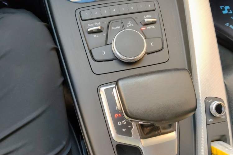 Used Audi A5 2017 Coupe 40 TFSI Fashion Model Gear Lever