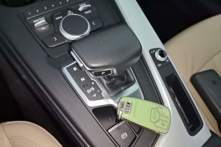 Used Audi A5 2017 Coupe 40 TFSI Fashion Model Gear Lever