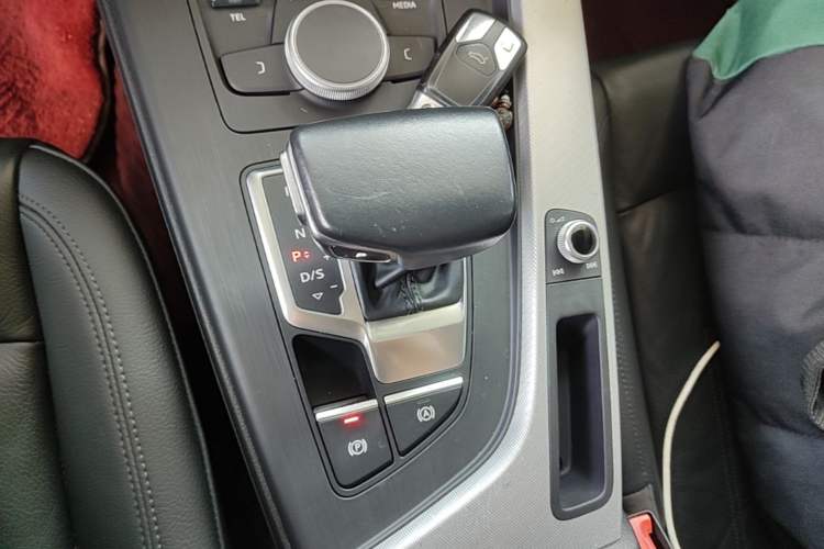 Used Audi A5 2017 Sportback 40 TFSI Fashion Model Gear Lever
