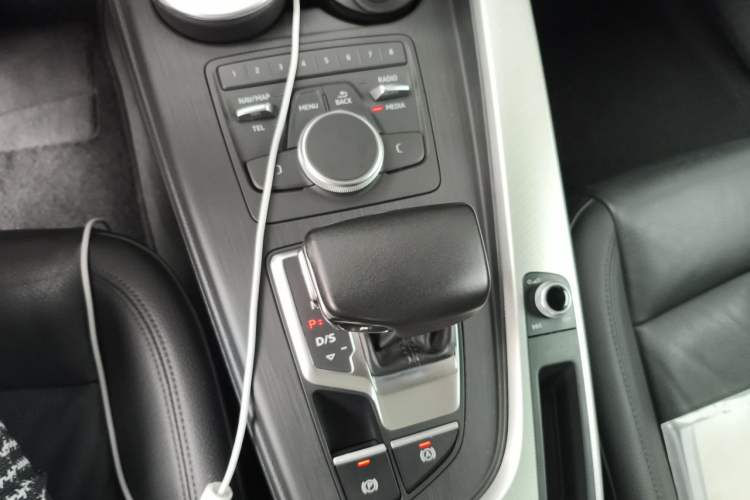 Used Audi A5 2017 Sportback 40 TFSI Fashion Model Gear Lever