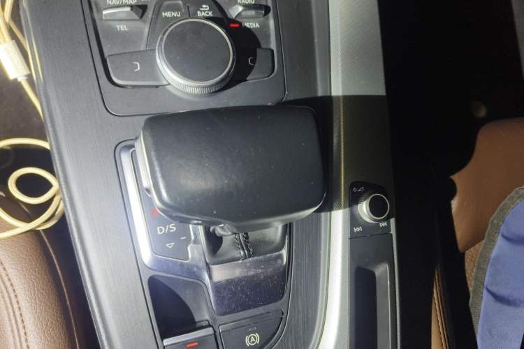 Used Audi A5 2017 Sportback 40 TFSI Fashion Model Gear Lever