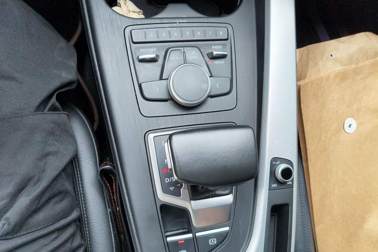 Used Audi A5 2017 Sportback 40 TFSI Fashion Model Gear Lever