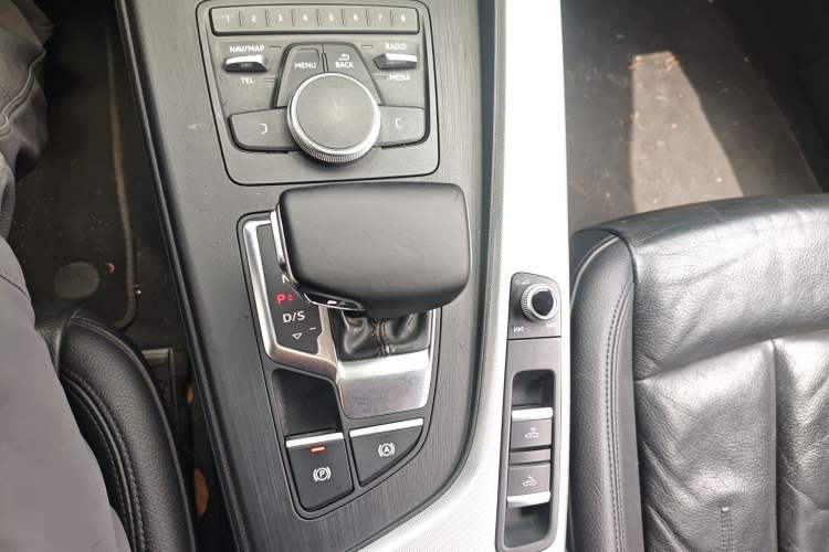 Used Audi A5 2017 Cabriolet 40 TFSI Fashion Model Gear Lever