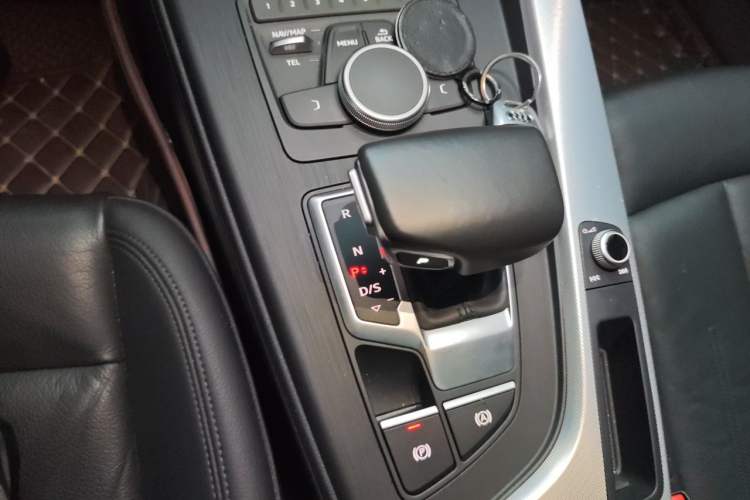 Used Audi A5 2017 Sportback 45 TFSI Sport Edition Gear Lever