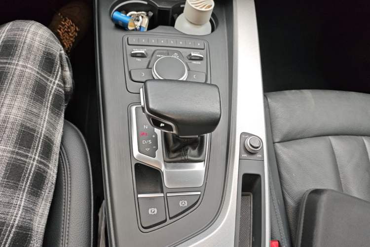 Used Audi A5 2017 Coupe 40 TFSI Fashion Model Gear Lever