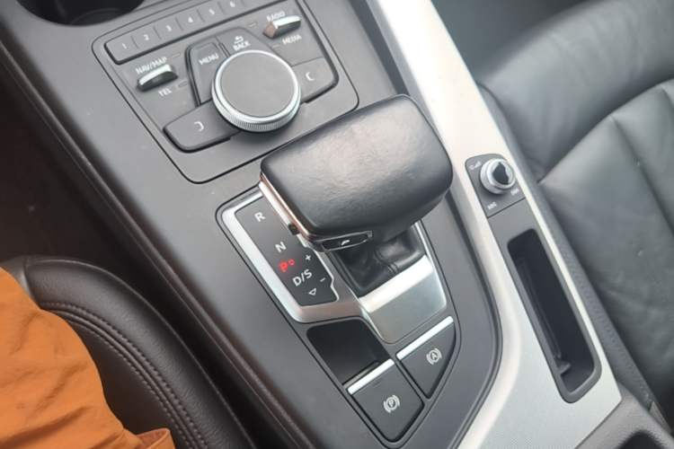 Used Audi A5 2017 Coupe 40 TFSI Fashion Model Gear Lever
