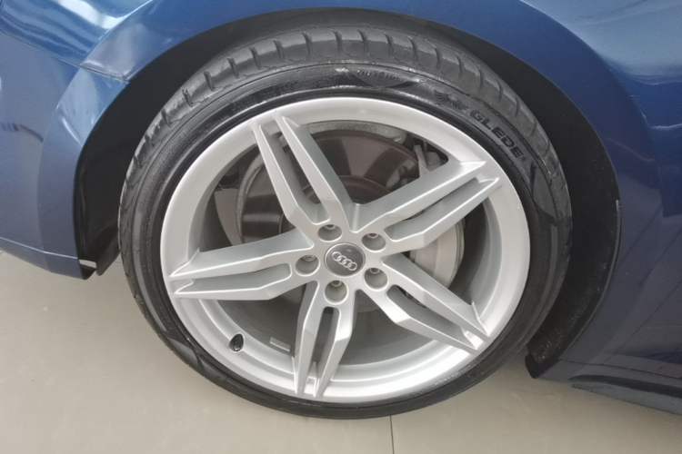 Used Audi A5 2017 Sportback 45 TFSI Sport Edition Left Front Wheel Hub