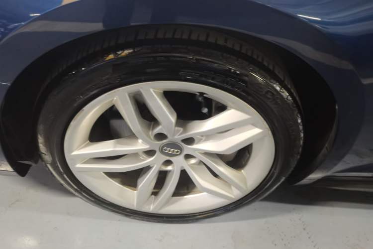 Used Audi A5 2017 Sportback 45 TFSI Fashion Model Left Front Wheel Hub