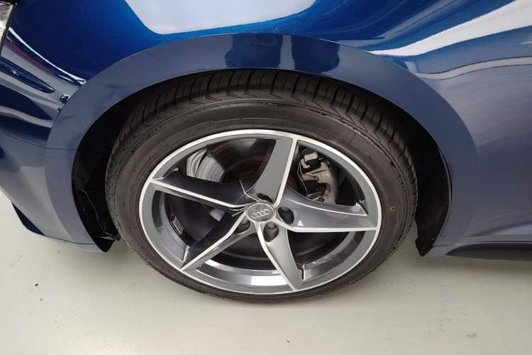 Used Audi A5 2017 Cabriolet 40 TFSI Fashion Model Left Front Wheel Hub