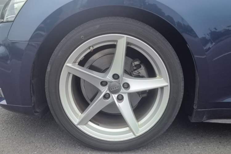 Used Audi A5 2017 Sportback 40 TFSI Fashion Model Left Front Wheel Hub