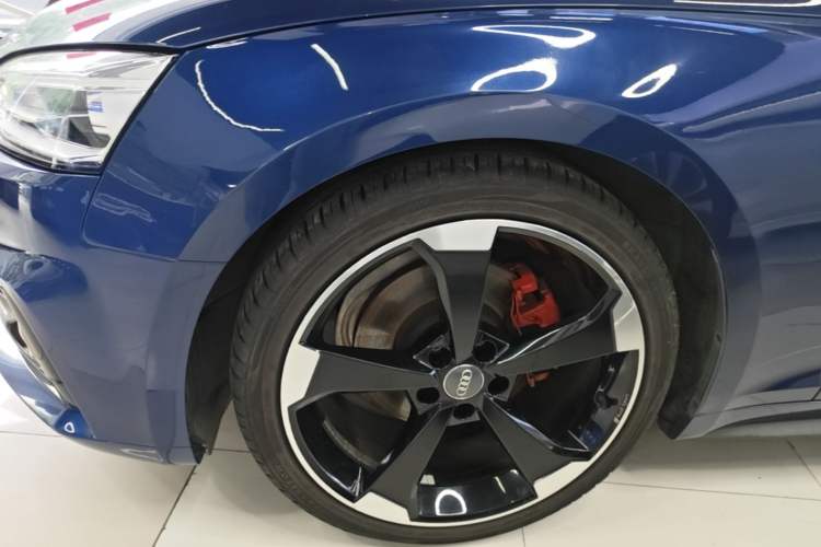 Used Audi A5 2017 Coupe 40 TFSI Fashion Model Left Front Wheel Hub