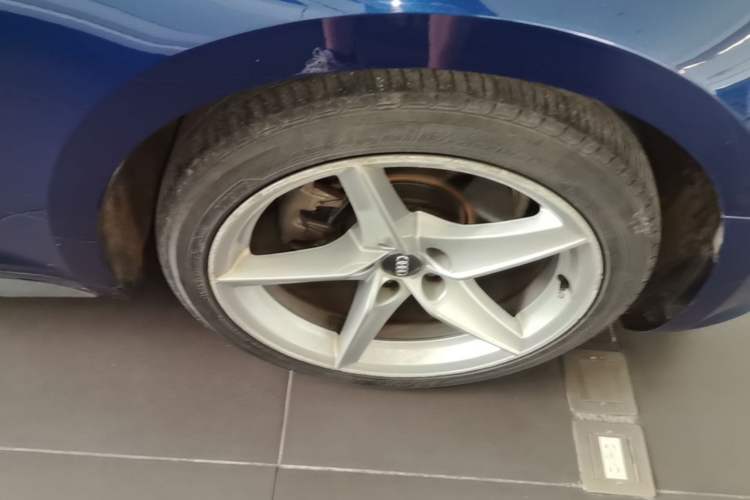 Used Audi A5 2017 Coupe 40 TFSI Fashion Model Left Front Wheel Hub