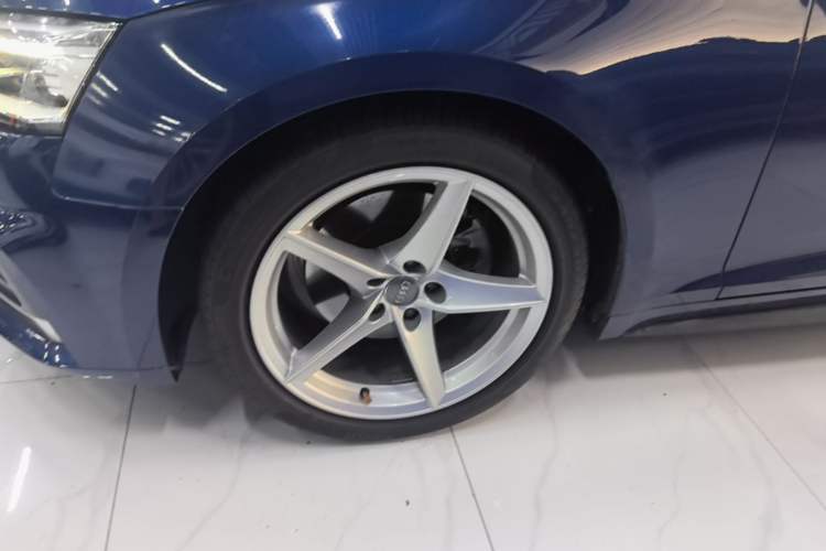 Used Audi A5 2017 Sportback 40 TFSI Fashion Model Left Front Wheel Hub