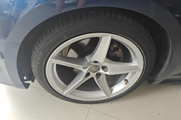 Used Audi A5 2017 Sportback 40 TFSI Fashion Model Left Front Wheel Hub