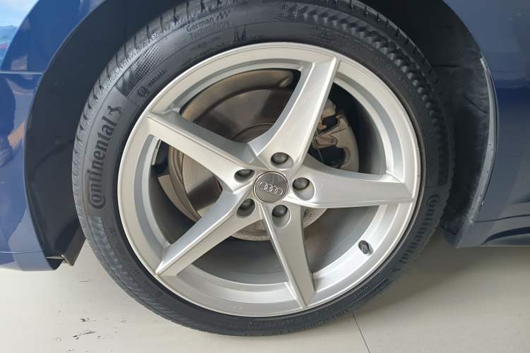 Used Audi A5 2017 Sportback 40 TFSI Fashion Model Left Front Wheel Hub