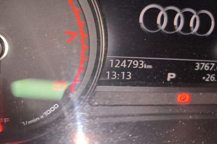 Used Audi A5 2017 Sportback 40 TFSI Fashion Model Odometer Close Up