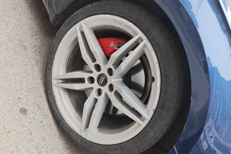 Used Audi A5 2017 Sportback 45 TFSI Sport Edition Right Front Wheel Hub