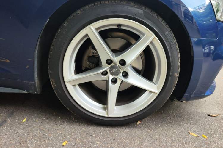 Used Audi A5 2017 Sportback 40 TFSI Fashion Model Right Front Wheel Hub
